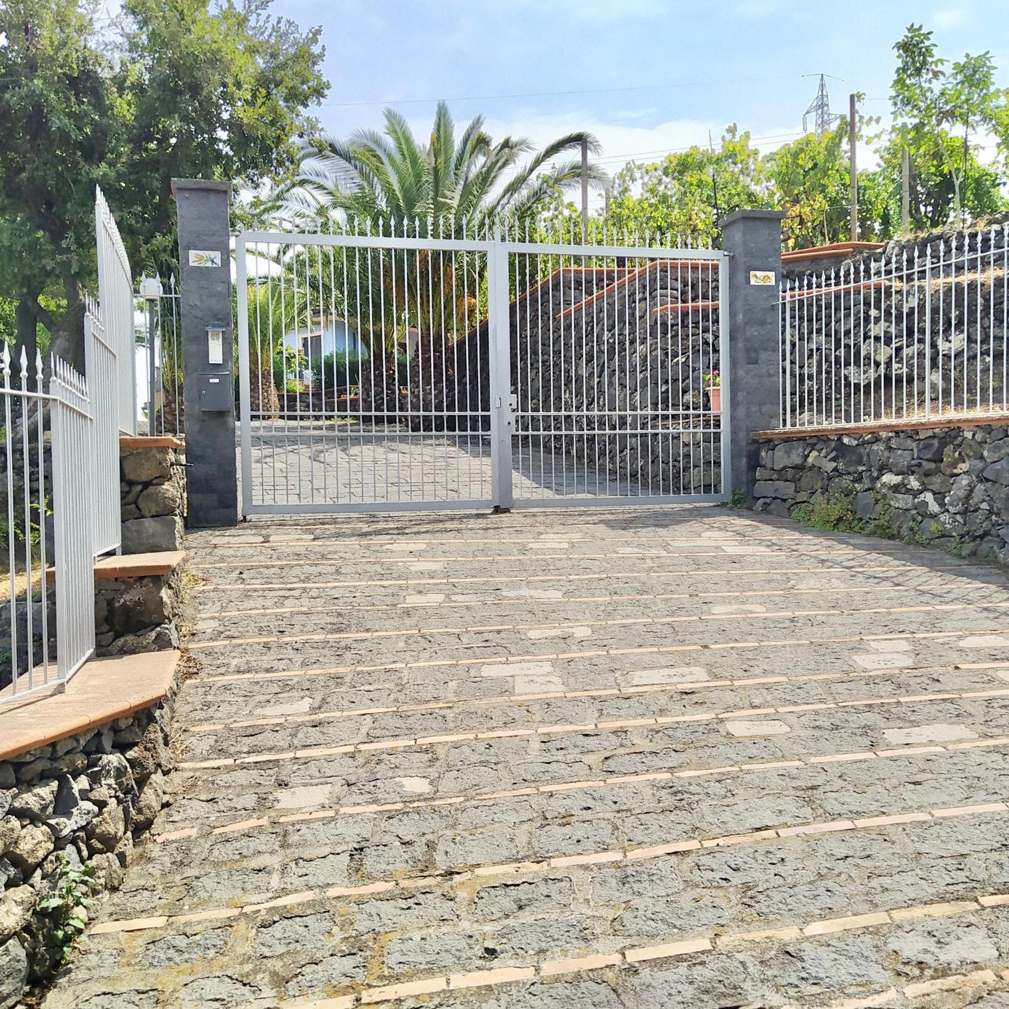 Villa Melany Casa Vacanza Piedimonte Etneo Bagian luar foto